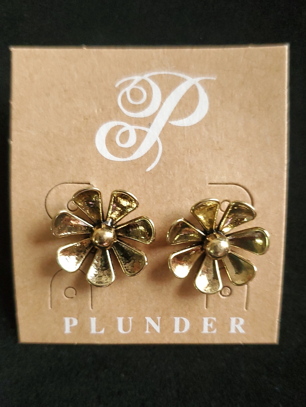 Plunder Flower Design Stud Earrings